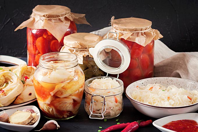 borcane diverse alimente fermentate timolina on Freepik