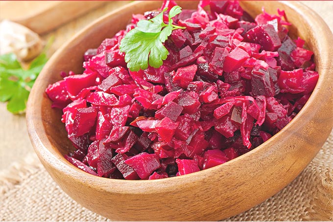 bol salata simpa cuburi sfecla rosie